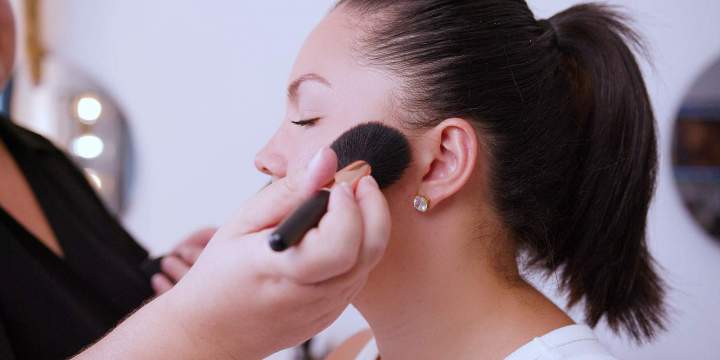 Formatrice en maquillage professionnel Saint-Pierre